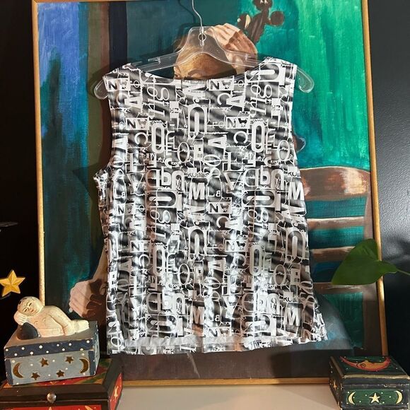 Monochrome Graphic Women's Tank Top XL - Picture 5 of 15
